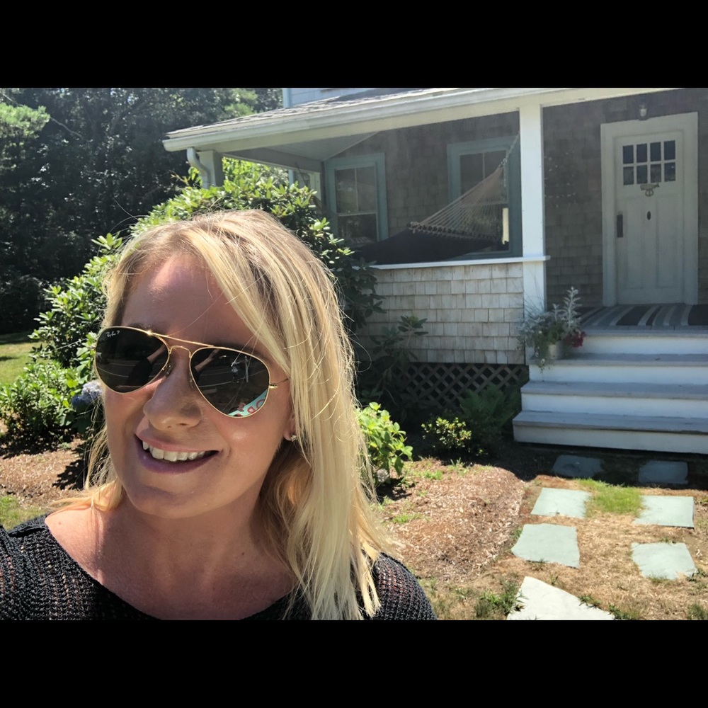 Meet your Posher, Alexis